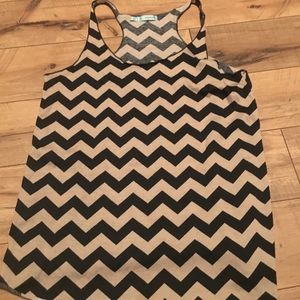 Maurice’s cream and black chevon size med tank